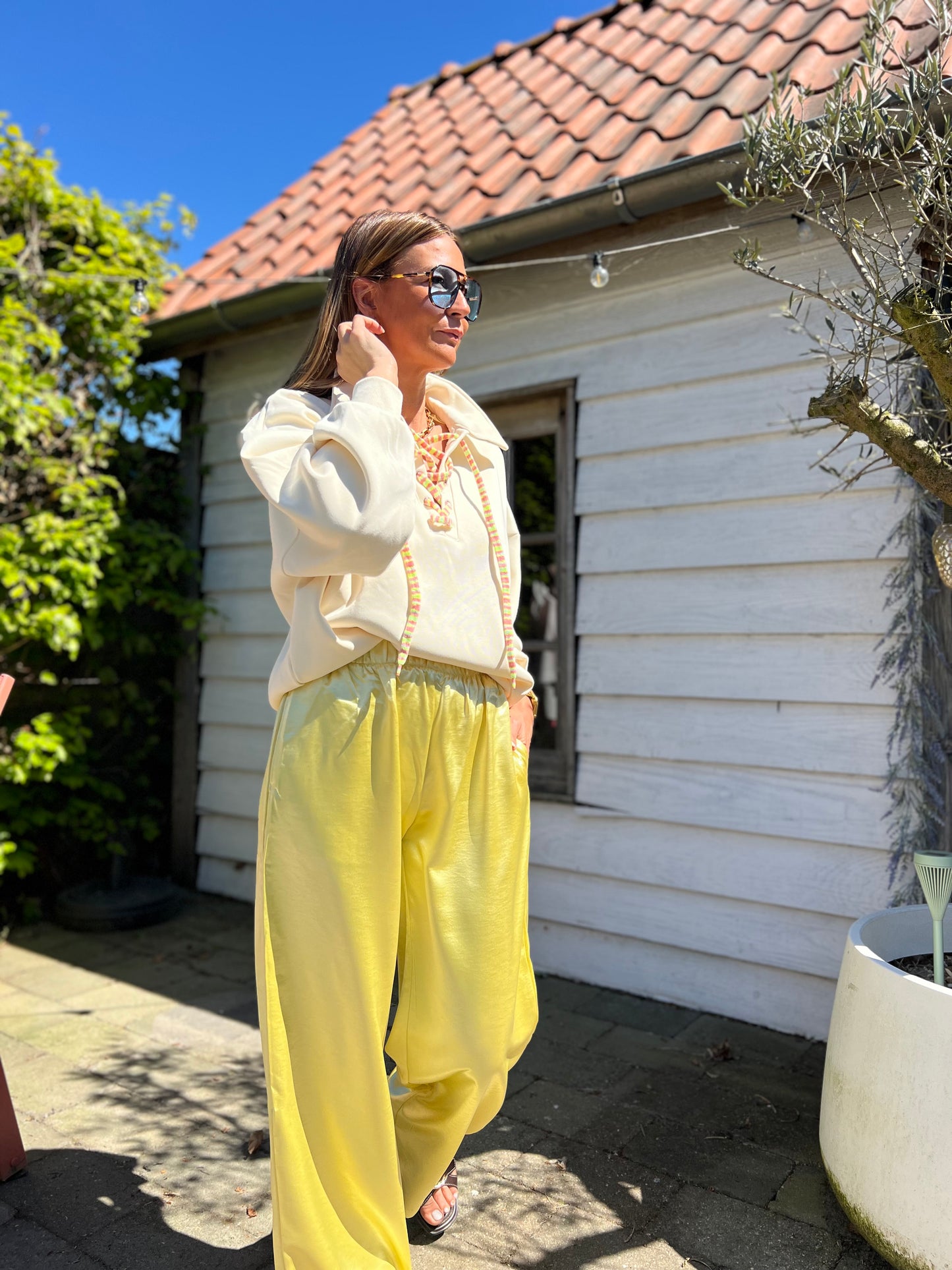 FLOWY SATIN PANTS YELLOW