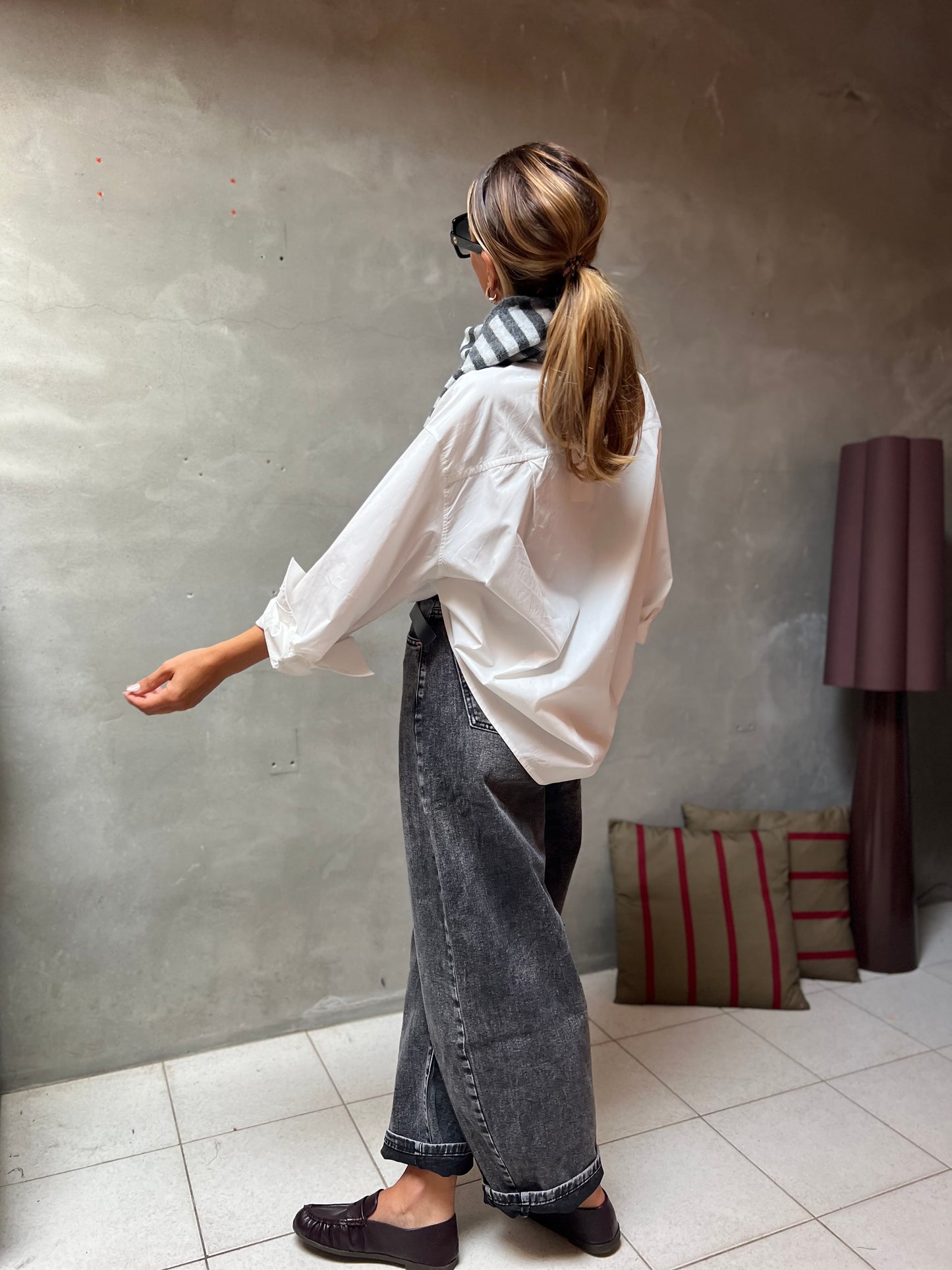 TRIANGLE SCARF STRIPED GREY