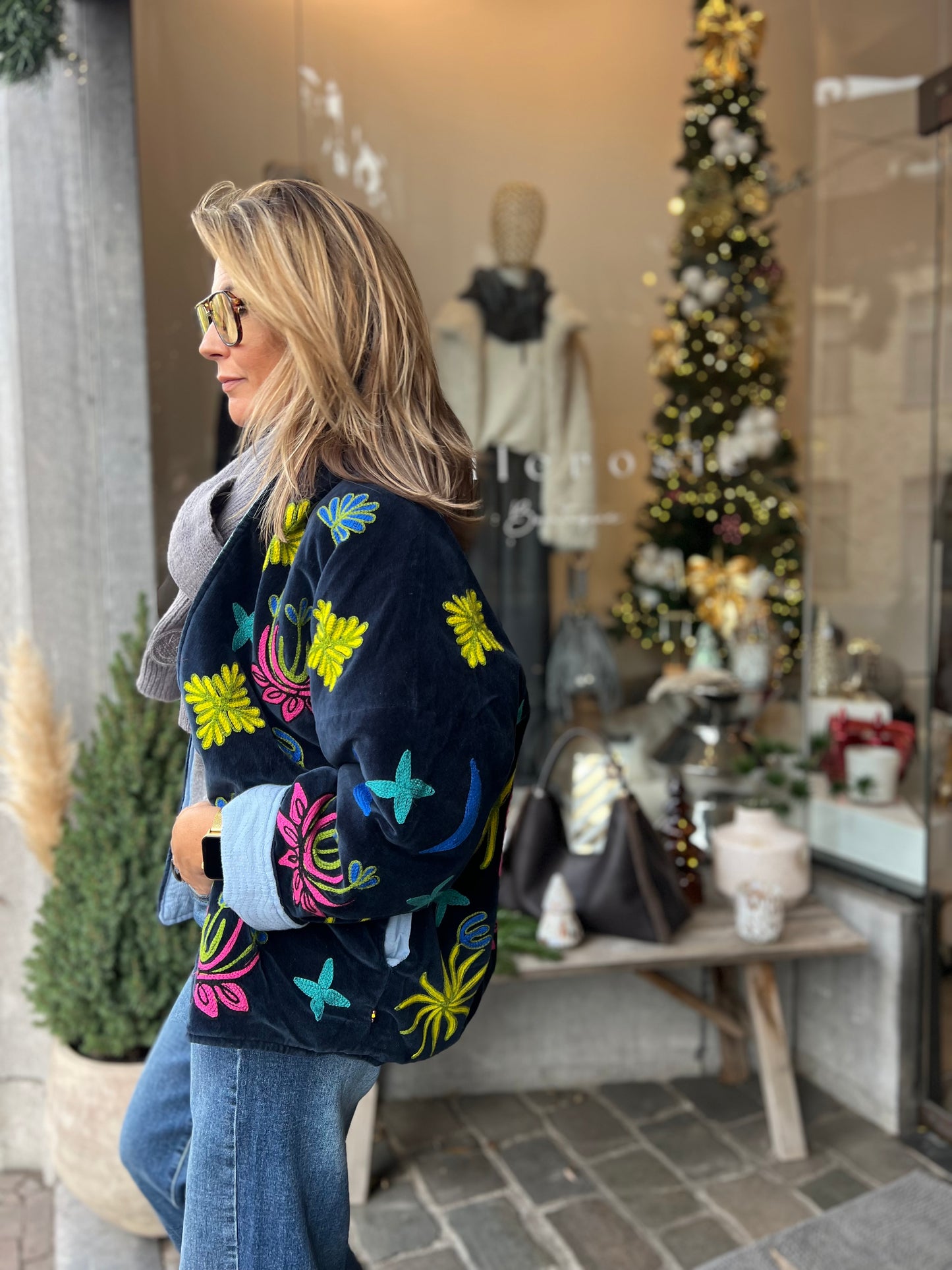 VELVEL BLUE JACKET ♥️ (the corner)