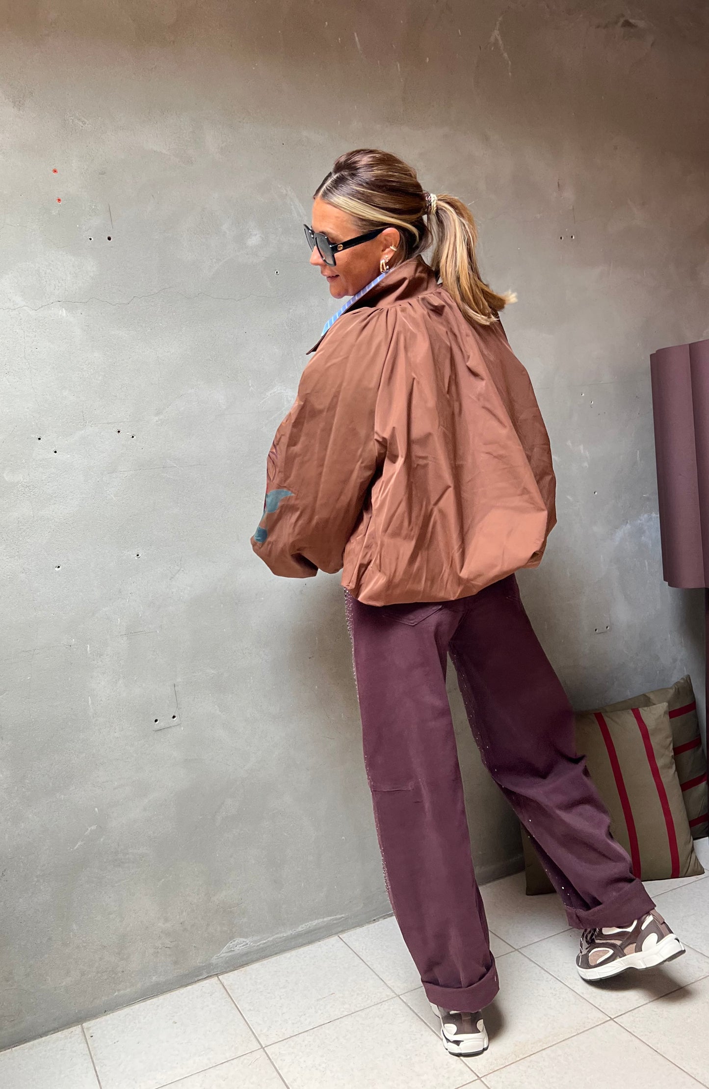 LEONIE BOMBER CAMEL FLORAL