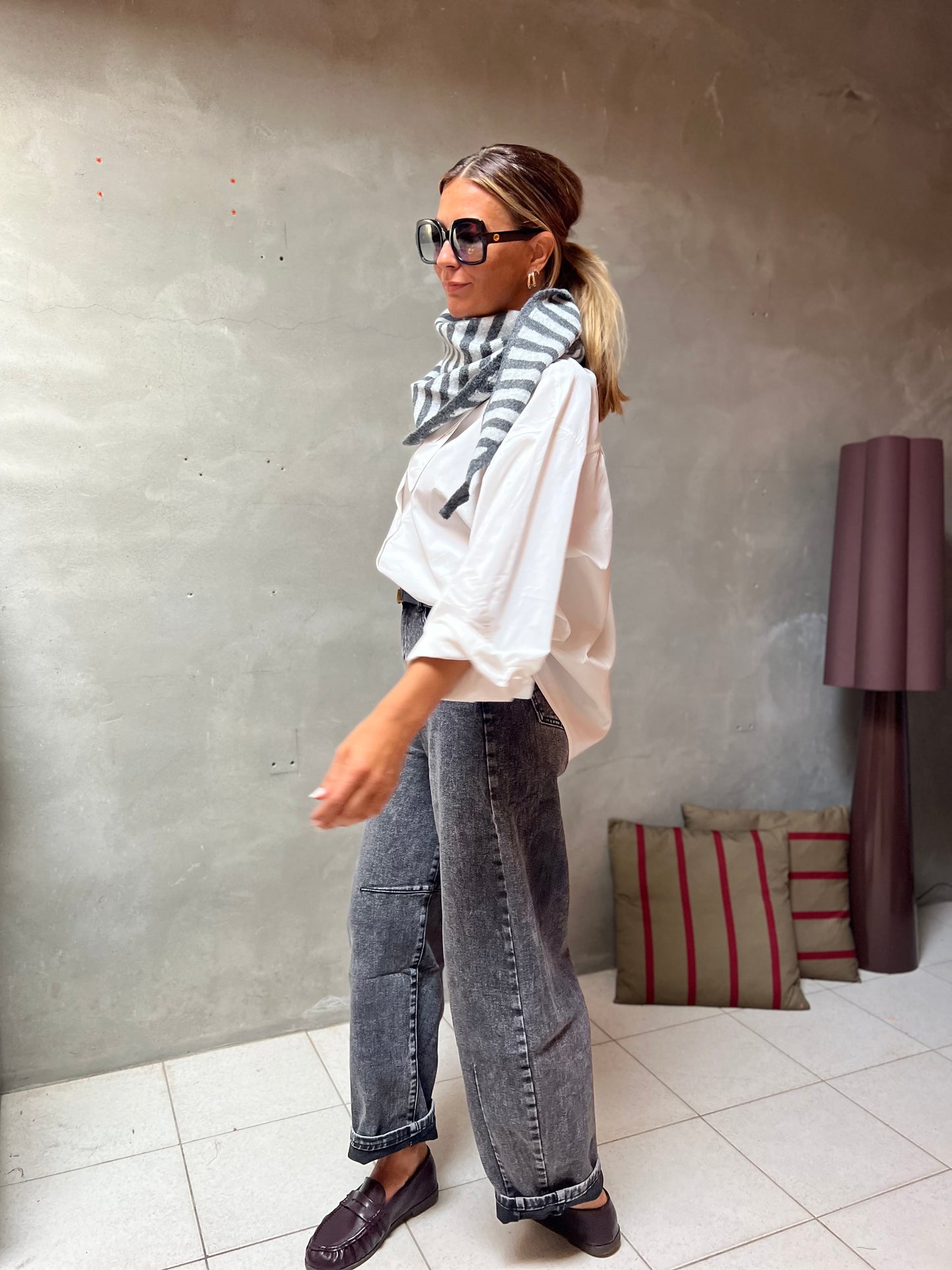 TRIANGLE SCARF STRIPED GREY