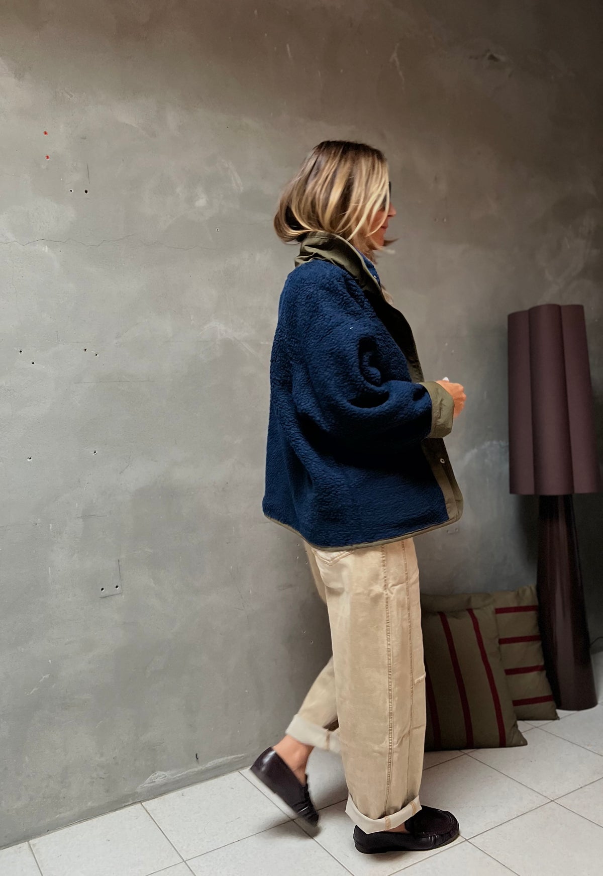 SAND WASHED BARREL JEANS