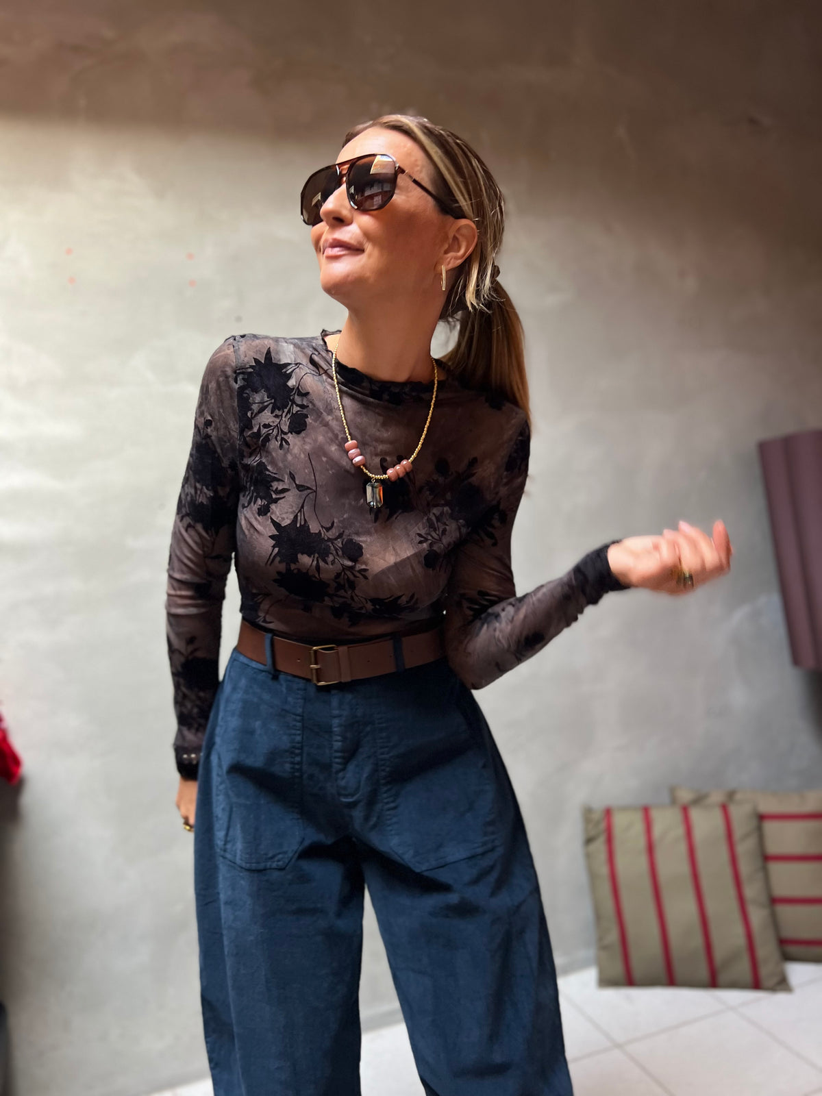 TOP BLACK