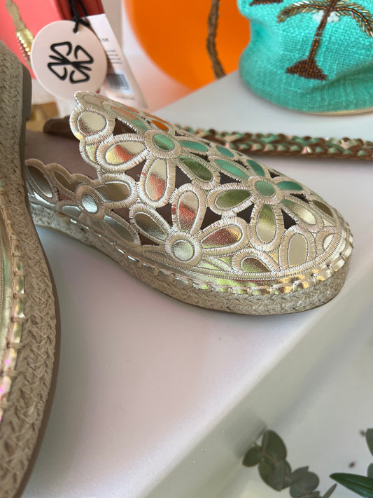 FLOWER CUT-OUT ESPADRILLE