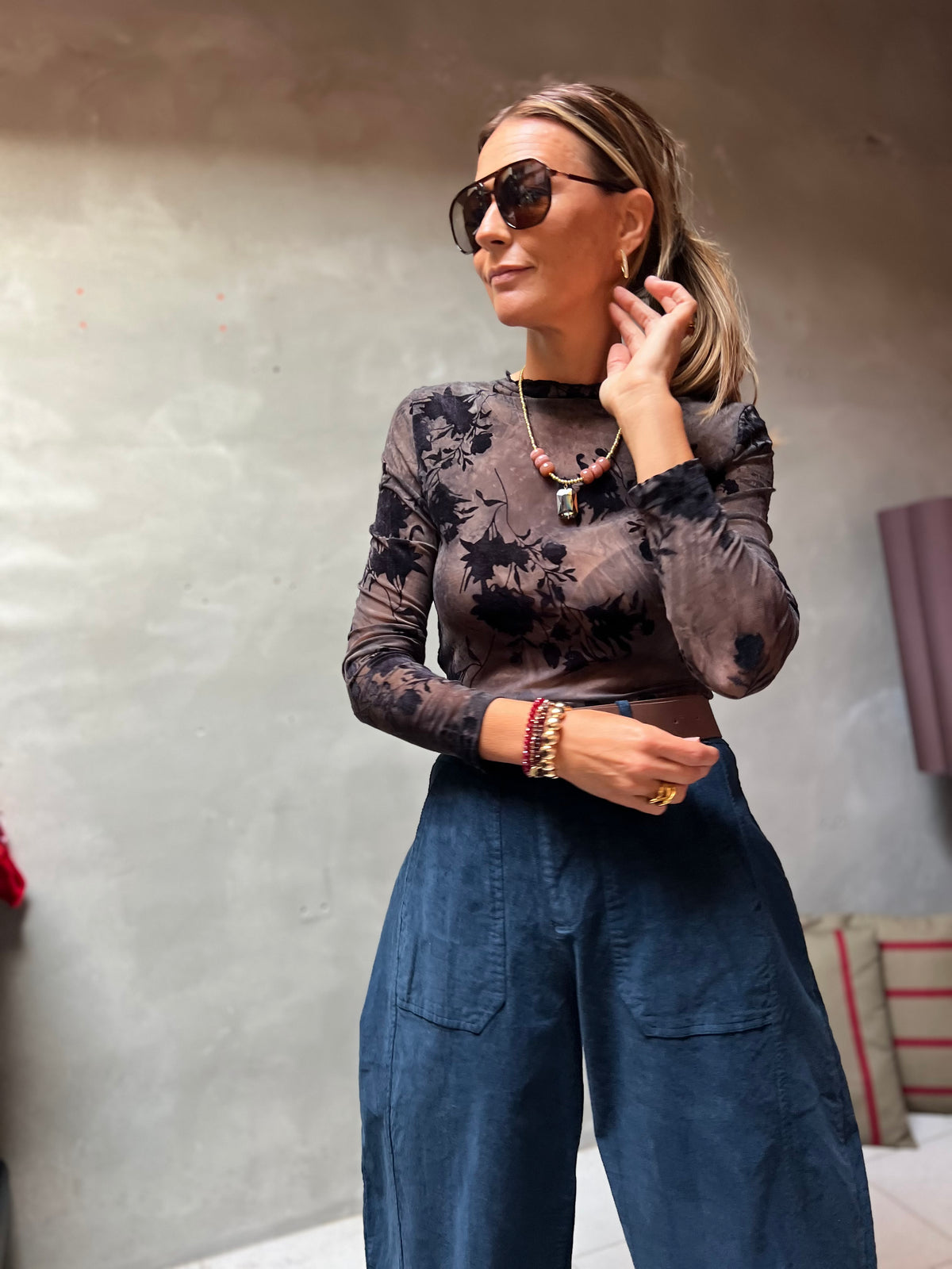 TOP BLACK