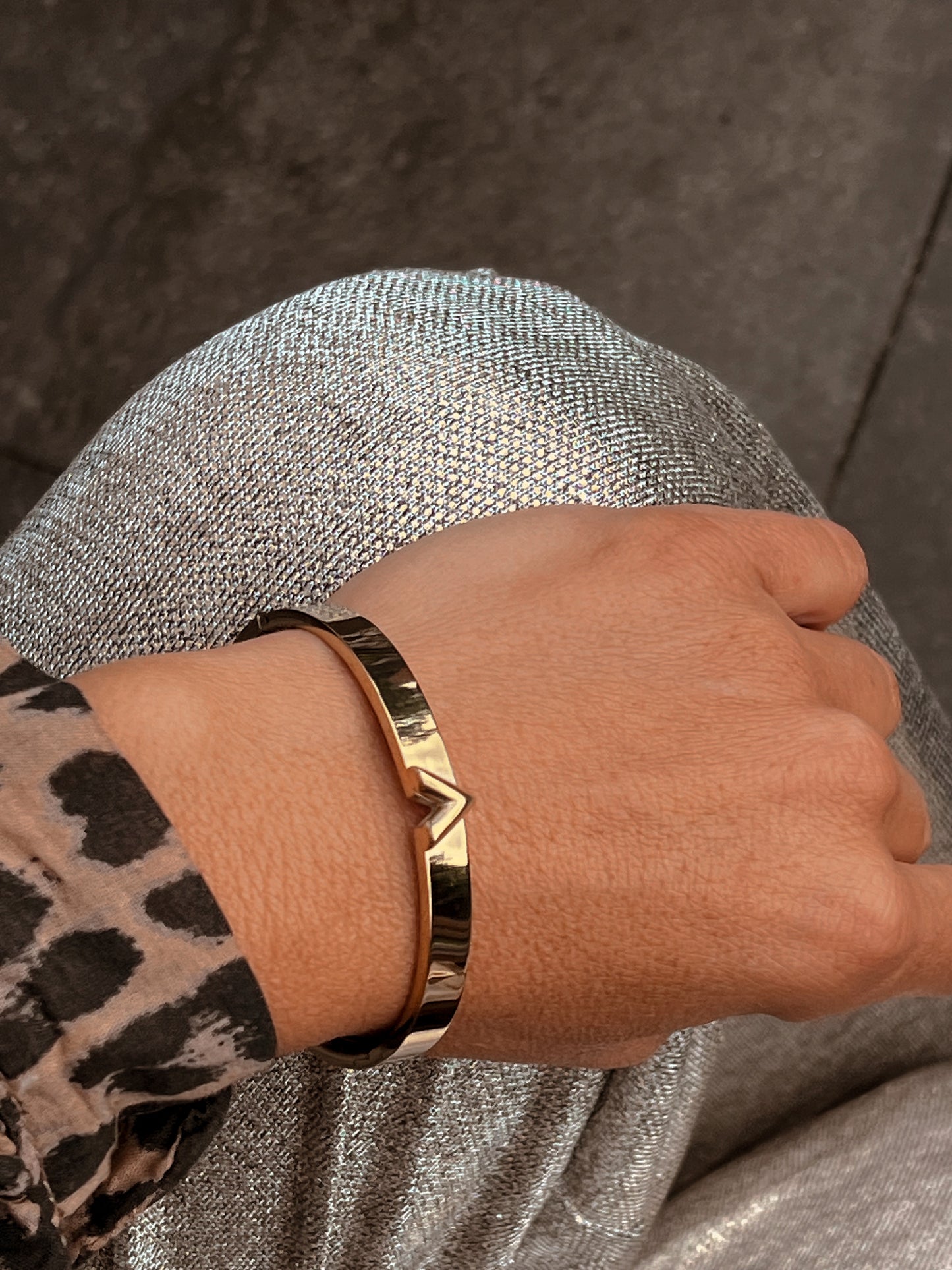 V-CUFF BRACELET