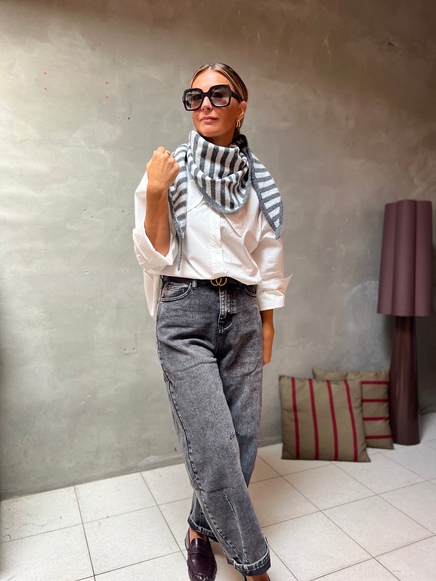 TRIANGLE SCARF STRIPED GREY