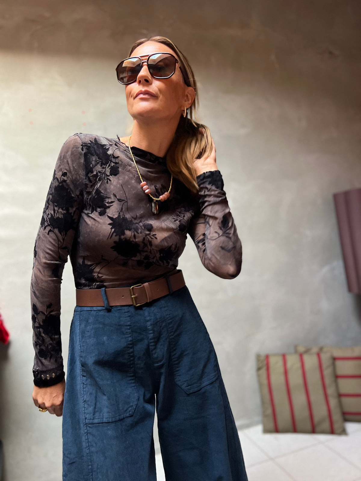 TOP BLACK