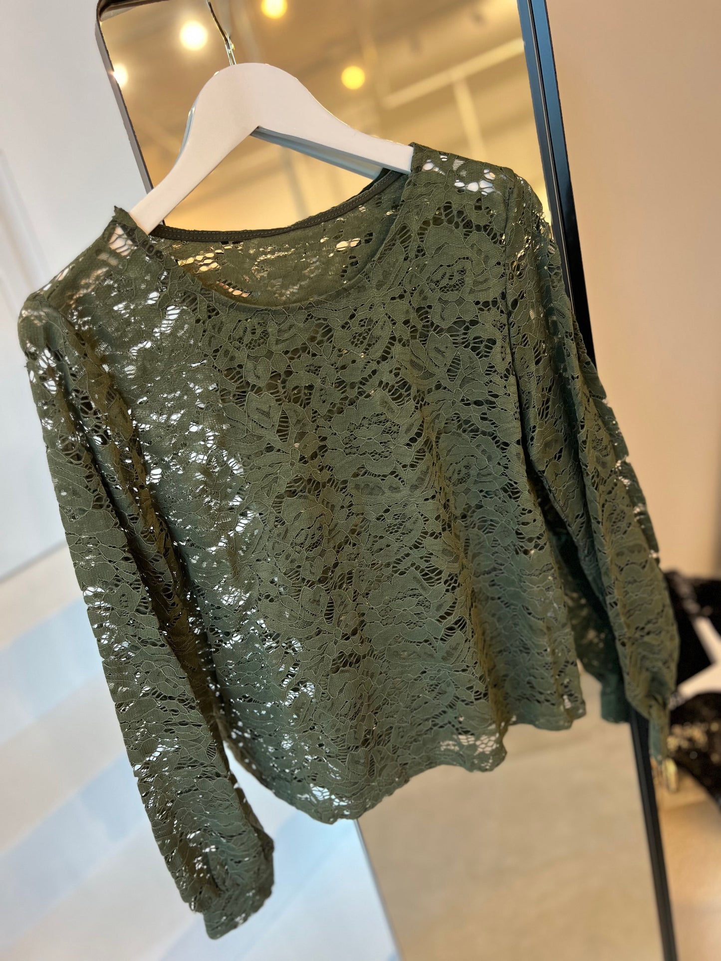 LACE TOP