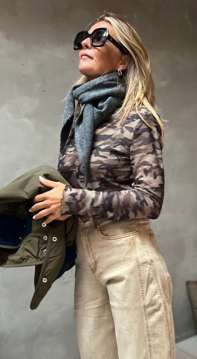 TRIANGLE SCARF GREY