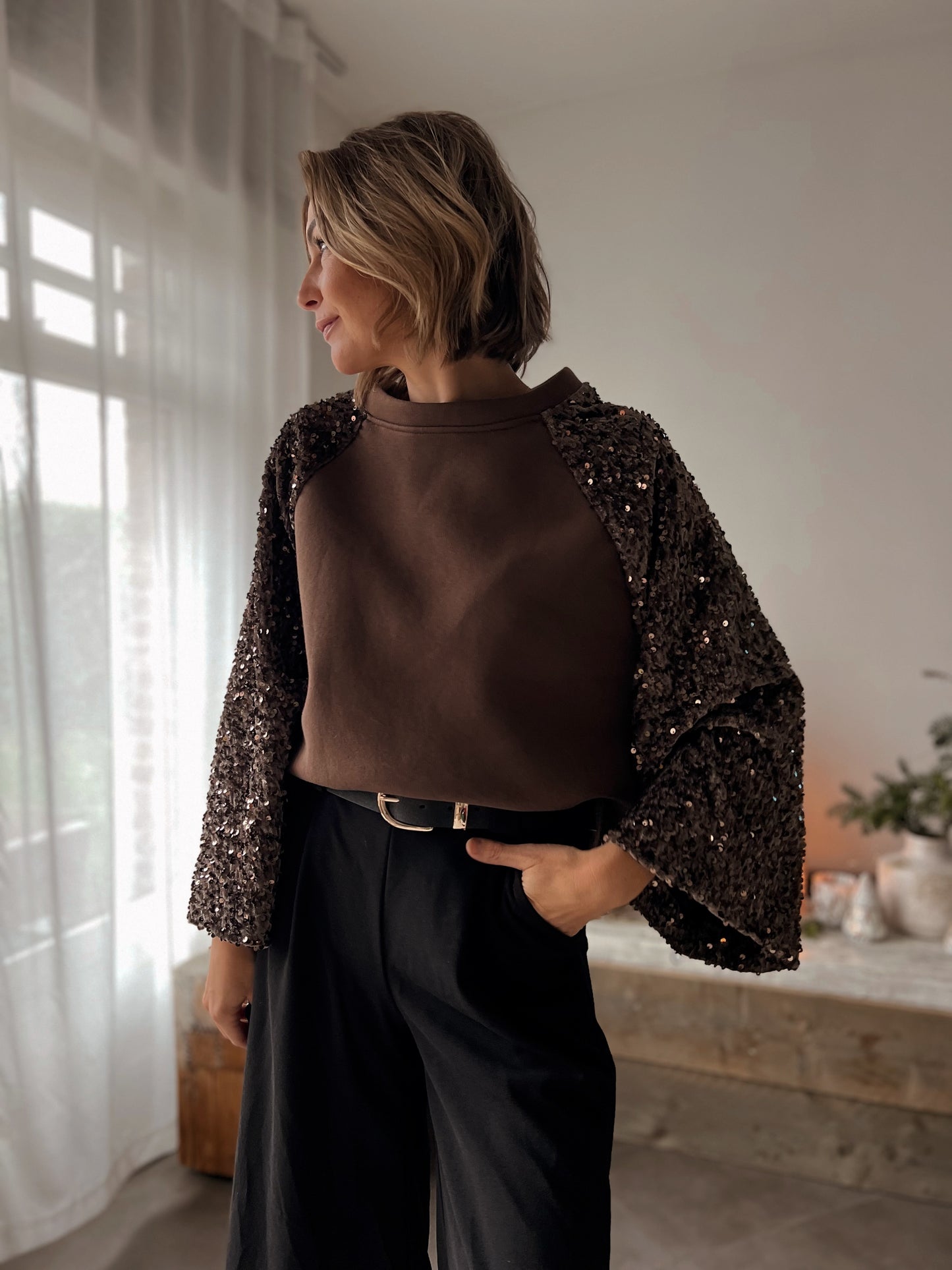 THE WISHLIST WIDESLEEVE PULL CHOCOLATE