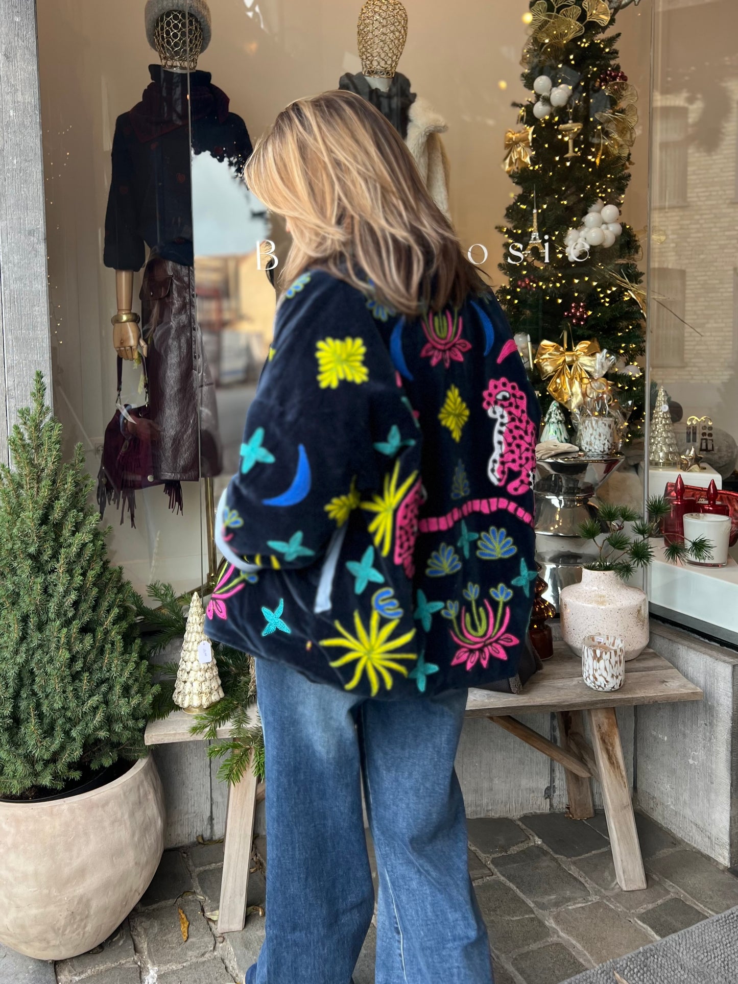 VELVEL BLUE JACKET ♥️ (the corner)