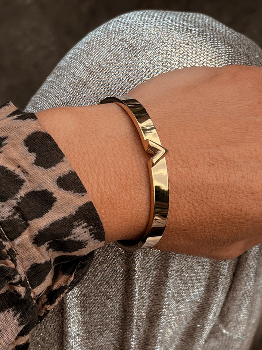 V-CUFF BRACELET