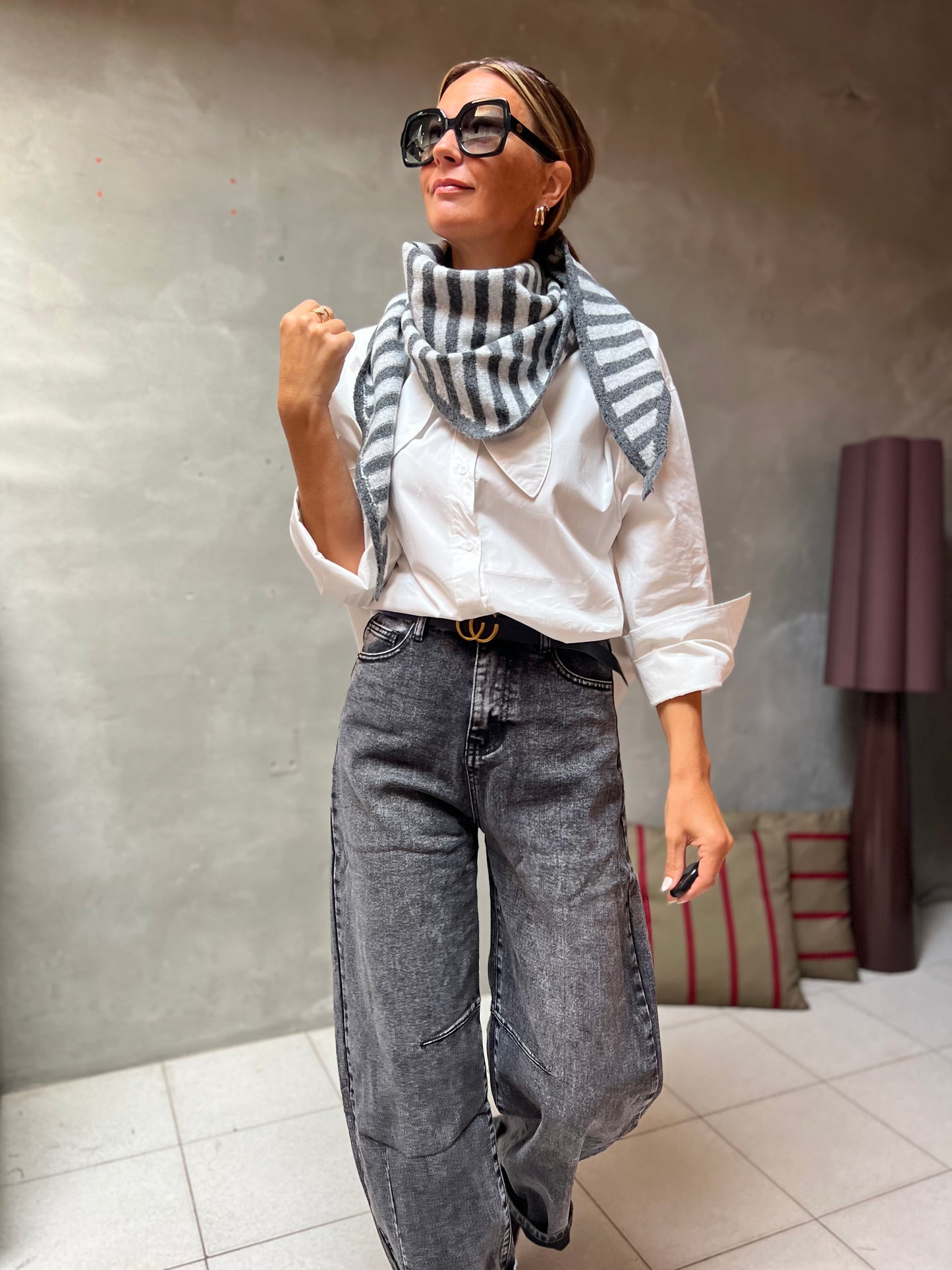 TRIANGLE SCARF STRIPED GREY