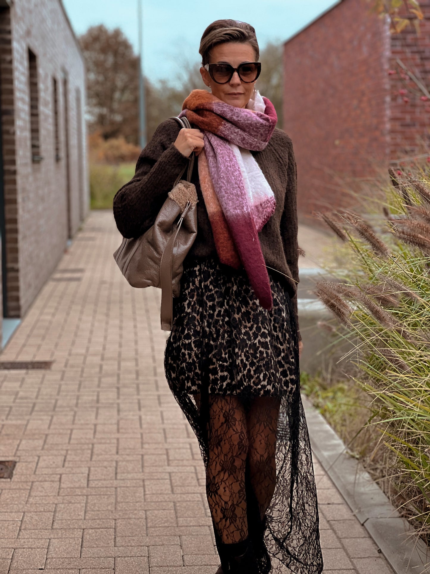 LACE SKIRT BLACK