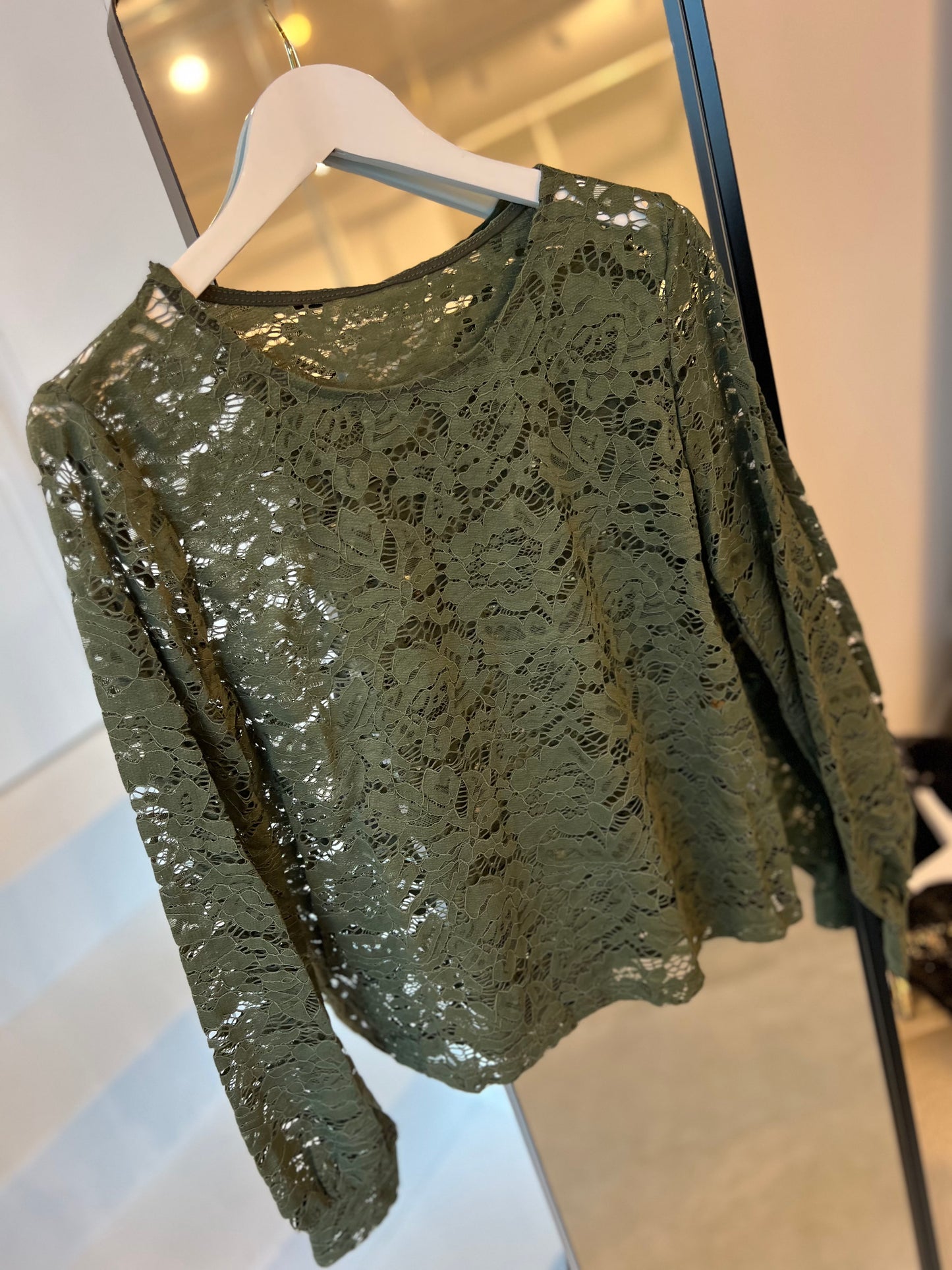 LACE TOP