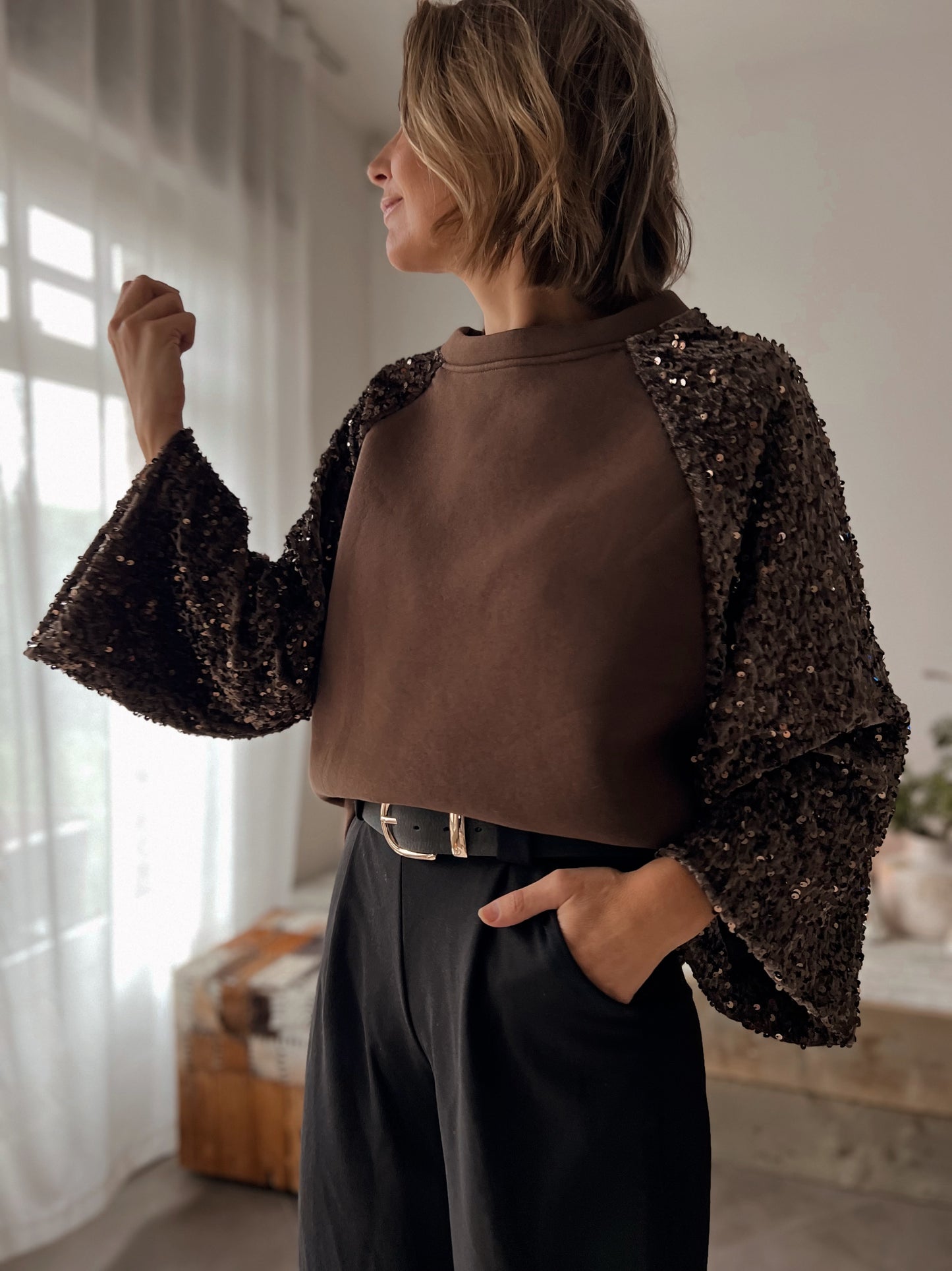 THE WISHLIST WIDESLEEVE PULL CHOCOLATE