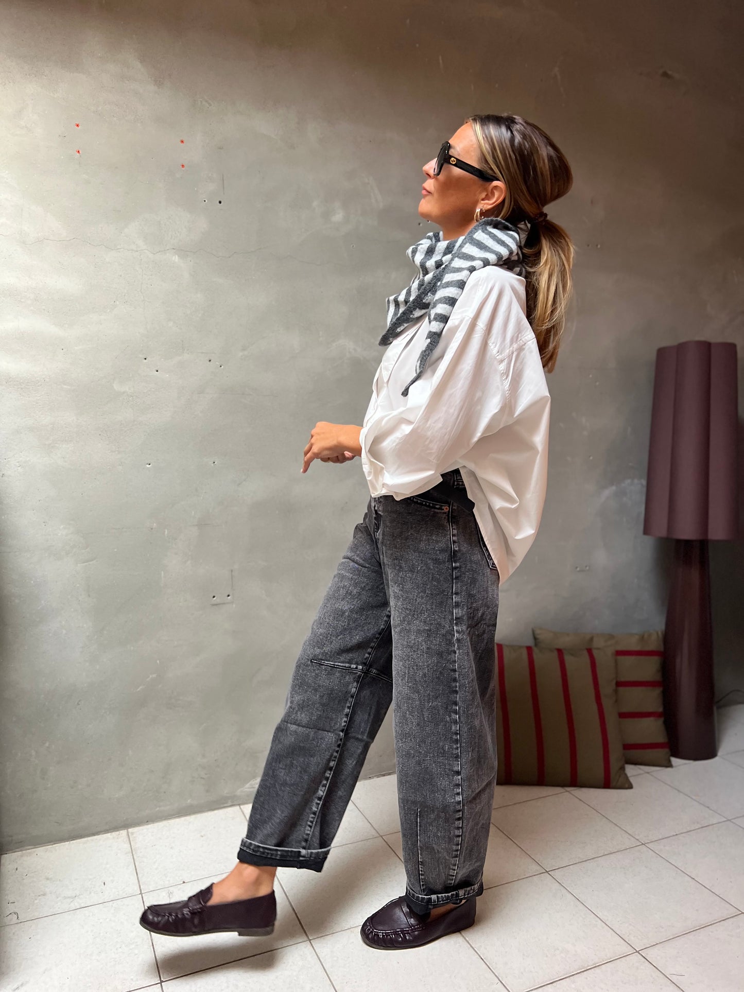 TRIANGLE SCARF STRIPED GREY
